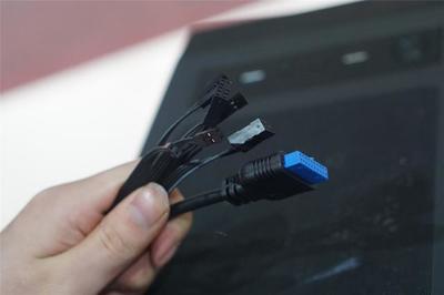 裝機(jī)不求人 從零開(kāi)始組裝電腦，線纜連接一目了然